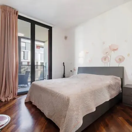 Easy Con Parcheggio Gratuito Collegamento Con La Svizzera Appartement